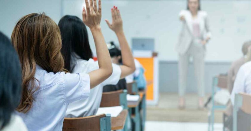 MAESTROS Y PADRES: EDUCAR JUNTOS PARA FORMAR EL MAÑANA