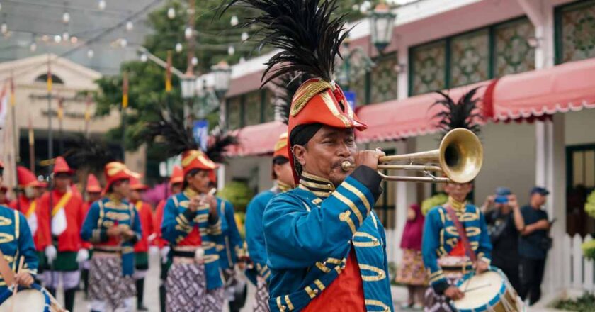 Lo Que la Escuela Llama Tradición (y Lo Que Realmente Es)